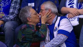 FC Porto perdeu nos últimos segundos mas este casal esqueceu o desgosto com um pouco de amor