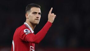 Espanhóis dizem que Barcelona e Real Madrid estão atentos a Dalot