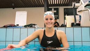 Kaylee McKeown bate recorde do mundo dos 200 metros costas