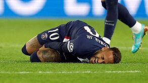 Neymar operado com sucesso ao tornozelo direito