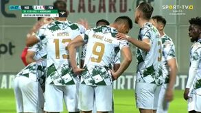 Às três tabelas e com alguma sorte (ou azar...) à mistura: o estranho golo de Kodisang no Moreirense-Penafiel