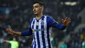 André Franco voltou a colocar FC Porto em vantagem após remate de Danny Namaso ao poste