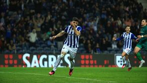 Taremi sofreu falta para penálti e não perdoou: o golo que deu a vitória ao FC Porto diante do Estoril