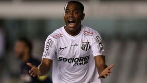 Justiça italiana quer Robinho a cumprir pena no Brasil e ex-jogador contrata cinco advogados