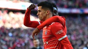 João Cancelo estreia-se a marcar pelo Bayern Munique: veja o vídeo