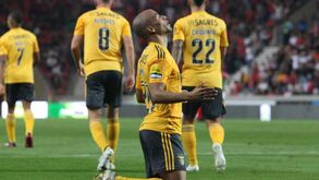 João Mário redime-se e bate no símbolo do Benfica: as imagens do 2.º golo das águias