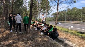 Autocarro avariou e treinador do Sp. Pombal deu a palestra do jogo na berma da A8
