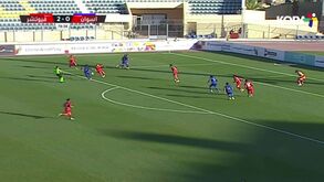 Antigo jogador de Santa Clara e Nacional finta seis, senta até o guarda-redes e marca golaço