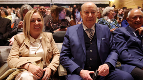 Pinto da Costa esteve no lançamento de livro na Casa da Música com companheira, filho e neto