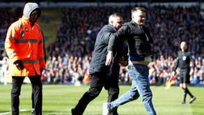 Adepto que agrediu Jack Grealish em campo foi encontrado morto