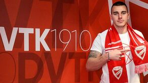 Imperdoável: guarda-redes destrói sonho de criança em menos de nada