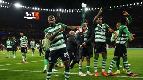 O Emirates é todo do Sporting: a festa entre plantel e milhares de adeptos depois de uma noite épica