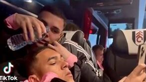 «Está a afogar-se»: João Palhinha apanha Carlos Vinícius distraído e dá-lhe um 'banho'