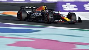 Max Verstappen domina primeira sessão de treinos na Arábia Saudita