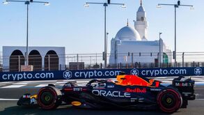 Max Verstappen volta a ser o mais rápido nos treinos livres da Arábia Saudita