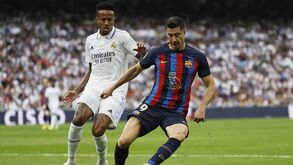 Título espanhol decide-se à mesa do clássico