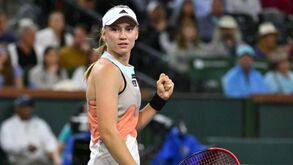 Elena Rybakina vence número um do mundo e garante final de Indian Wells