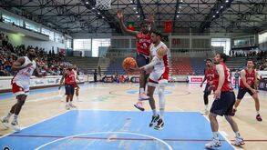 Liga Betclic: os melhores momentos da derrota do Benfica em casa da Oliveirense