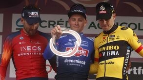 Mathieu Van Der Poel soma terceiro 'Monumento' ao vencer a Milão-San Remo