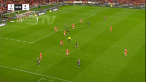 O insólito autogolo que ampliou a vantagem do Benfica: Dani Silva protagoniza lance caricato