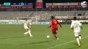 Incrível: pegou na bola na área defensiva, ligou o turbo, passou por vários adversários e... fez golo