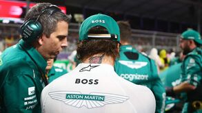 Alonso irónico com penalização: «Subimos ao pódio, mostrámos os patrocinadores...»