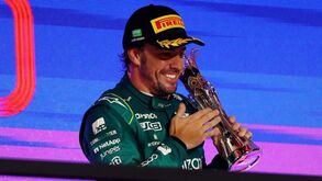 Insólito: FIA volta atrás, anula penalização e Alonso mantém pódio na Arábia Saudita