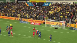 Incrível: guarda-redes do Brondby defende penálti e duas recargas