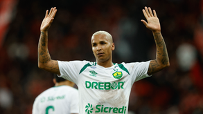 Polémica no Cuiabá de Ivo Vieira: Deyverson desmente clube e diz estar apto para jogar