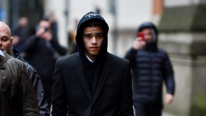 Absolvido da acusação de violação, Greenwood vai casar com a namorada