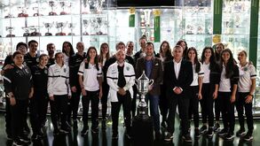 Frederico Varandas recebe troféus de voleibol e râguebi feminino no Museu Sporting