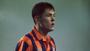 «Consumi álcool e cocaína durante 25 anos sem parar»: ex-prodígio do Everton recorda fim de carreira precoce