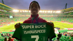 Sporting oferece camisola ao YouTuber 'IShowSpeed': «Bem-vindo à primeira casa do GOAT»