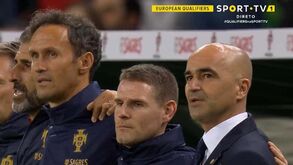 Prometeu e cumpriu: Roberto Martínez cantou o hino de Portugal