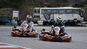 Jorge Costa e o plantel do Ac. Viseu trocaram o relvado pelo Kartódromo