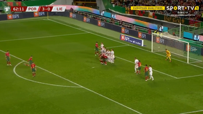 Cristiano Ronaldo bisou frente ao Liechtenstein com este grande golo de livre direto