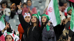 Irão permitiu a mulheres assistir à partida internacional contra a seleção russa