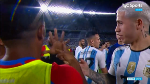 Jogadores do Panamá decidiram com pedra, papel ou tesoura quem ficava com camisola de Enzo