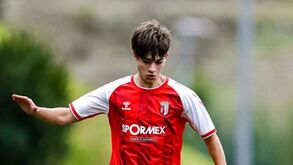 Lateral de 16 anos integrado nos trabalhos do Sp. Braga