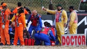 Espargaró foi parar ao hospital e Bagnaia pede mudanças na segurança em Portimão: «Não podemos melhorar assim»