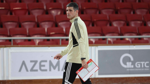 Mário Silva em estreia no banco do Benfica