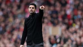 Arteta quer 'limpar' balneário do Arsenal e há dois portugueses na porta de saída