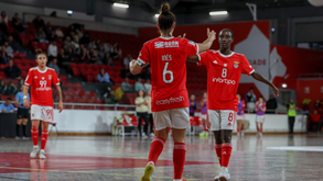 Benfica goleia e segue invicto no campeonato feminino