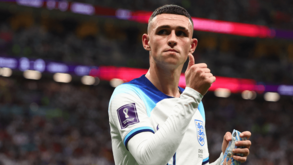 Phil Foden falha jogo com Ucrânia após ser operado a apendicite