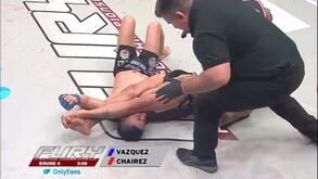 O vídeo que está a gerar indignação no MMA: ação do árbitro muito criticado