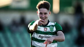 Sporting regressa às vitórias