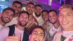 Seleção argentina reúne-se para celebrar Mundial numa festa em que até Messi dançou 