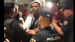 Surreal: jogadores da seleção do Peru envolveram-se em desacatos com a polícia espanhola