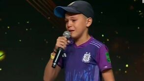 Criança deixa Scaloni e Enzo Fernández em lágrimas na homenagem da Conmebol à Argentina