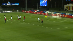 Colega de Schjelderup na seleção da Noruega arrancou antes de meio-campo e fez golo memorável